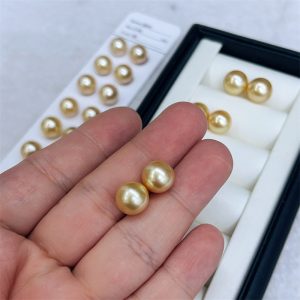 12b47903-e2f5-4245-9a30-ea037ff11bd3.jpg Seawater Nanyang Gold Pearl Ear Studs