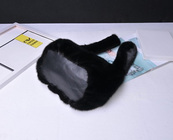 681e112b-c29e-4ed1-9c36-9a5ef54e8d7f.jpg Whole Skin Mink Fur Wrap Soft Surface