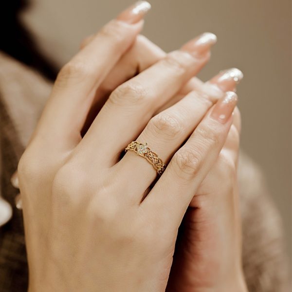 7e71f5f3-70f6-4a5c-a007-1bc2eae36008_trans.jpeg Pure 18K Jinrege Light Luxury Wide Version Fashion Ring