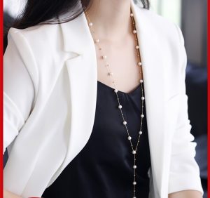 af6ef909-b026-4e7b-b2fc-4b4cefc220aa.jpg 5.5-7.5mm Freshwater Pearl Gypsophila Necklace